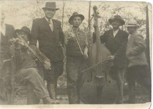 Morar Vasile cu ceterasi din Cara 1950